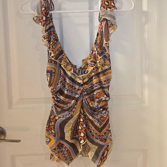 Urban Outfitters Geometric Cutout Top - Picture 2 of 4